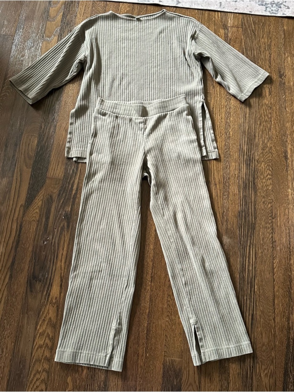 Uniqlo Ribbed light green Pants and top set